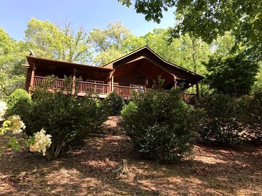 Secluded Cabin Rental with Panoramic Smoky Mountain Views in Murphy, North Carolina - Murphy, North Carolina - glamping.directory