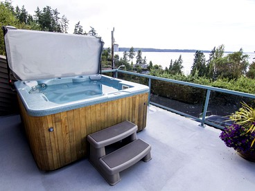 Secluded Cottage Getaway with Incredible views near Seattle, Washington - Burien, Washington - glamping.directory