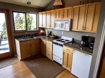 Secluded Cottage Getaway with Incredible views near Seattle, Washington - Burien, Washington - glamping.directory