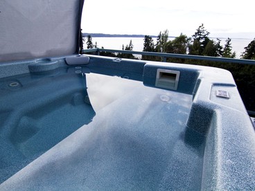 Secluded Cottage Getaway with Incredible views near Seattle, Washington - Burien, Washington - glamping.directory