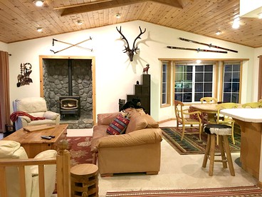 Stately Forest Cabin for Eight Guests near Kings Beach on Lake Tahoe, California - Kings Beach, California - glamping.directory