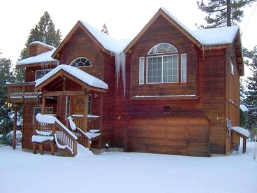 Stately Forest Cabin for Eight Guests near Kings Beach on Lake Tahoe, California - glamping.directory