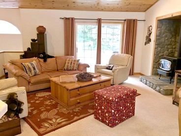 Stately Forest Cabin for Eight Guests near Kings Beach on Lake Tahoe, California - Kings Beach, California - glamping.directory