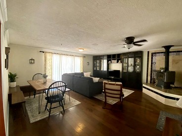 Charming Group Cottage with Amazing Equipped Backyard in Arkansas - Boles, Arkansas - glamping.directory