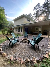 Charming Group Cottage with Amazing Equipped Backyard in Arkansas - glamping.directory