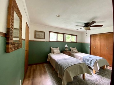 Charming Group Cottage with Amazing Equipped Backyard in Arkansas - Boles, Arkansas - glamping.directory