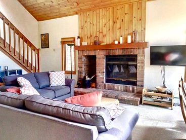Spacious White Mountains Cabin for a Bretton Woods Vacation - Carroll, New Hampshire - glamping.directory