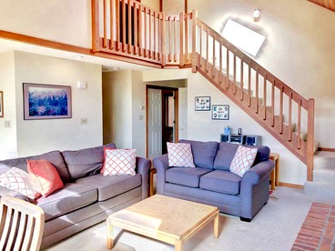 Spacious White Mountains Cabin for a Bretton Woods Vacation - Carroll, New Hampshire - glamping.directory