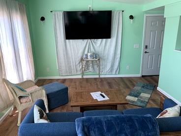Pet Friendly Tiny Cabin Overlooking the Beautiful Waters of the Chesapeake Bay For a Peaceful Getaway in Norfolk, Virginia - Norfolk, Virginia - glamping.directory