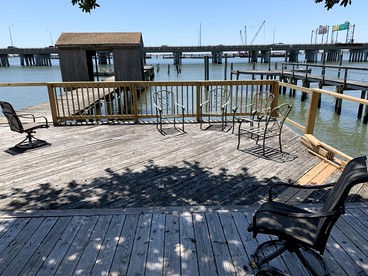 Pet Friendly Tiny Cabin Overlooking the Beautiful Waters of the Chesapeake Bay For a Peaceful Getaway in Norfolk, Virginia - Norfolk, Virginia - glamping.directory