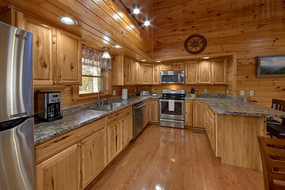 Regal Rental Cabin for a Family Getaway in Gatlinburg, Tennessee - Gatlinburg, Tennessee - glamping.directory