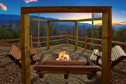Regal Rental Cabin for a Family Getaway in Gatlinburg, Tennessee - Gatlinburg, Tennessee - glamping.directory