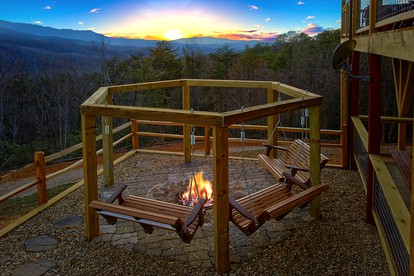 Regal Rental Cabin for a Family Getaway in Gatlinburg, Tennessee - Gatlinburg, Tennessee - glamping.directory