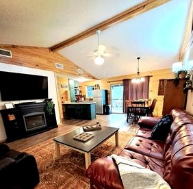 Rustic Lake Cottage with Fire Pit and Hot-Tub Great for Outdoor Lovers in Texas - Jefferson, Texas - glamping.directory