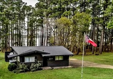 Rustic Lake Cottage with Fire Pit and Hot-Tub Great for Outdoor Lovers in Texas - glamping.directory