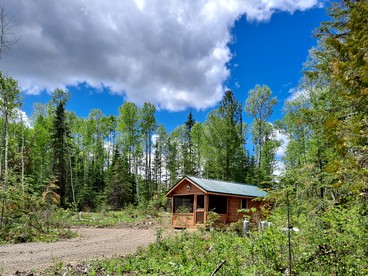 Cozy Tiny Cabin - Off-Grid Experience with Sled Dogs Year 'round in Minnesota - glamping.directory