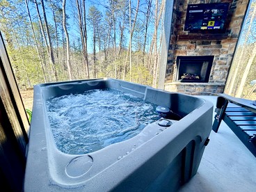 Romantic Cabin in Shady Grove Area of the Smoky Mountains: A Perfect One-Level Retreat for Couples - Sevierville, Tennessee - glamping.directory