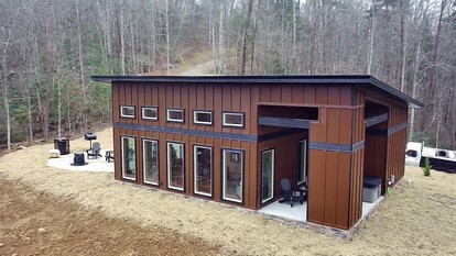 Romantic Cabin in Shady Grove Area of the Smoky Mountains: A Perfect One-Level Retreat for Couples - Sevierville, Tennessee - glamping.directory