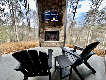 Romantic Cabin in Shady Grove Area of the Smoky Mountains: A Perfect One-Level Retreat for Couples - Sevierville, Tennessee - glamping.directory