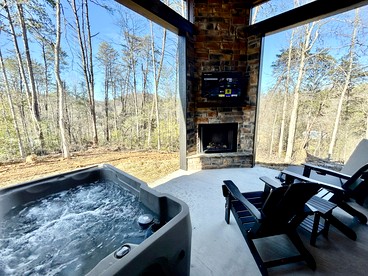 Romantic Cabin in Shady Grove Area of the Smoky Mountains: A Perfect One-Level Retreat for Couples - Sevierville, Tennessee - glamping.directory