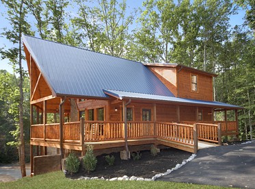 Luxury Gatlinburg Cabin Retreat for a Family Getaway in Tennessee - Gatlinburg, Tennessee - glamping.directory