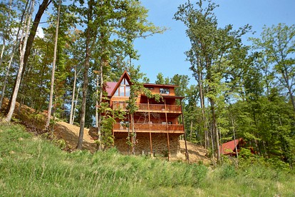 Luxury Gatlinburg Cabin Retreat for a Family Getaway in Tennessee - Gatlinburg, Tennessee - glamping.directory