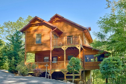 Luxury Gatlinburg Cabin Retreat for a Family Getaway in Tennessee - Gatlinburg, Tennessee - glamping.directory