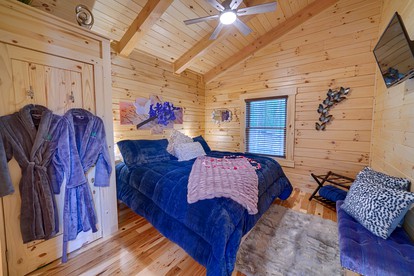 Glamping Escapes for Two in this Stunning Log Cabin in Logan, Ohio - Logan, Ohio - glamping.directory