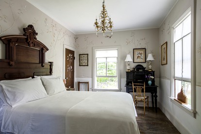 Elegant Catskill Mountains Rental Ideal for Getaways in New York - Oak Hill, New York - glamping.directory