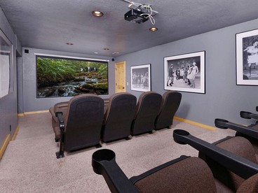 Luxury Cabin Getaway with a Private Hot Tub near Pigeon Forge in Tennessee - Sevierville, Tennessee - glamping.directory