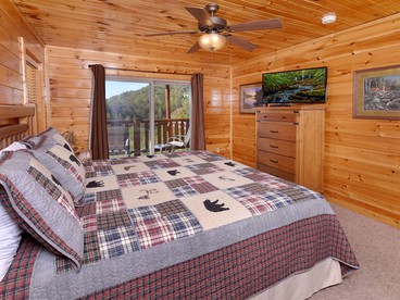 Luxury Cabin Getaway with a Private Hot Tub near Pigeon Forge in Tennessee - Sevierville, Tennessee - glamping.directory