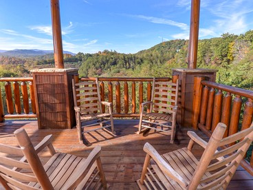 Luxury Cabin Getaway with a Private Hot Tub near Pigeon Forge in Tennessee - Sevierville, Tennessee - glamping.directory