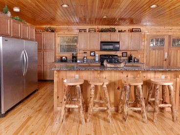 Luxury Cabin Getaway with a Private Hot Tub near Pigeon Forge in Tennessee - Sevierville, Tennessee - glamping.directory