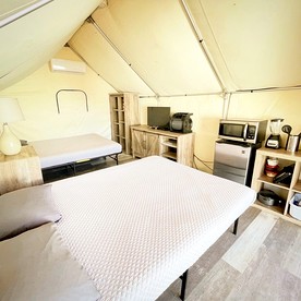 Fantastic Glamping Getaway near Kingsbury, Texas: Beautiful Fully-Equipped Safari Tent on the San Marcos River - Kingsbury, Texas - glamping.directory