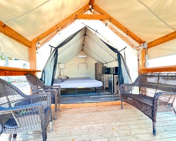 Fantastic Glamping Getaway near Kingsbury, Texas: Beautiful Fully-Equipped Safari Tent on the San Marcos River - Kingsbury, Texas - glamping.directory