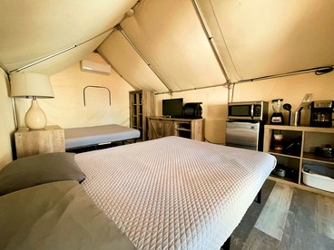 Fantastic Glamping Getaway near Kingsbury, Texas: Beautiful Fully-Equipped Safari Tent on the San Marcos River - Kingsbury, Texas - glamping.directory