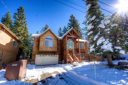 Exquisite Luxury Family Cabin with Pool Table, Hot Tub, and Wii Games in South Lake Tahoe, California - South Lake Tahoe, California - glamping.directory