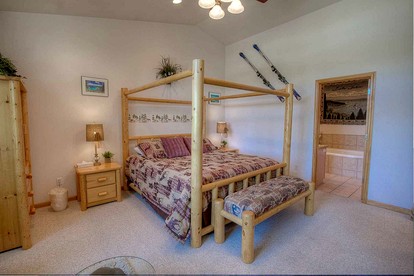 Exquisite Luxury Family Cabin with Pool Table, Hot Tub, and Wii Games in South Lake Tahoe, California - South Lake Tahoe, California - glamping.directory