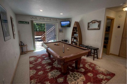 Exquisite Luxury Family Cabin with Pool Table, Hot Tub, and Wii Games in South Lake Tahoe, California - South Lake Tahoe, California - glamping.directory