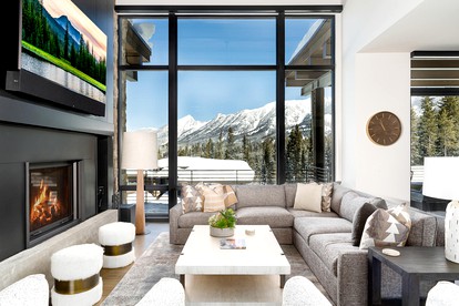 Stunning Luxury Cabin with Hot Tub and Spectacular Mountain Views near Ulerys Lakes in Big Sky, Montana - Big Sky, Montana - glamping.directory