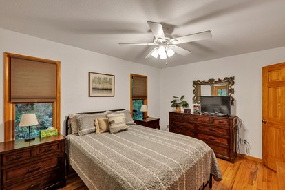 Breathtaking Wooden Cabin with Hot-tub in Murphy, North Carolina - Murphy, North Carolina - glamping.directory