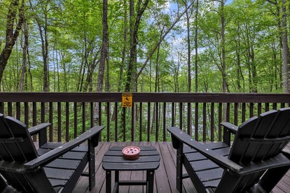 Breathtaking Wooden Cabin with Hot-tub in Murphy, North Carolina - Murphy, North Carolina - glamping.directory