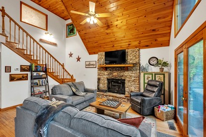 Breathtaking Wooden Cabin with Hot-tub in Murphy, North Carolina - Murphy, North Carolina - glamping.directory
