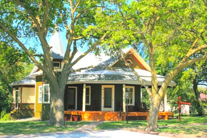Gorgeous Vacation Rental for a Country Getaway near Grand Island, Nebraska - glamping.directory