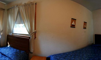 Lakefront Cabin Rental Ideal for a Family Getaway in Wisconsin Dells, Wisconsin - Wisconsin Dells, Wisconsin - glamping.directory