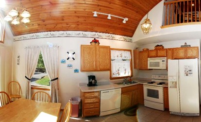 Lakefront Cabin Rental Ideal for a Family Getaway in Wisconsin Dells, Wisconsin - Wisconsin Dells, Wisconsin - glamping.directory
