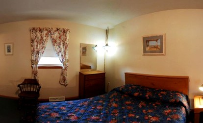 Lakefront Cabin Rental Ideal for a Family Getaway in Wisconsin Dells, Wisconsin - Wisconsin Dells, Wisconsin - glamping.directory