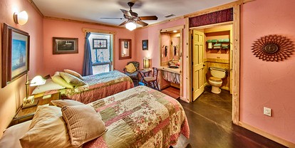 Beautiful Cabin Surrounded by Forest with Amazing Outdoor Amenities for a Peaceful Escape in the Outdoors in Ben Wheeler, Texas - Ben Wheeler, Texas - glamping.directory