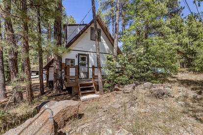 Cozy A-Frame Cabin Nestled in the Ponderosa Pines for a Memorable Family Getaway in Nature near Flagstaff, Arizona - Munds Park , Arizona - glamping.directory