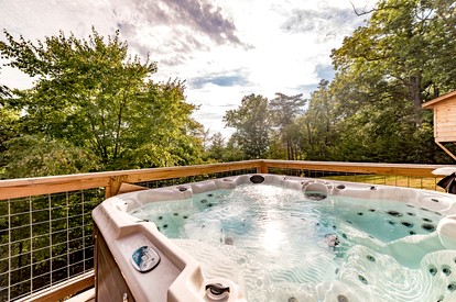 Spectacular Cabin with Incredible Indoor and Outdoor Spaces in Tennessee - Sevierville, Tennessee - glamping.directory